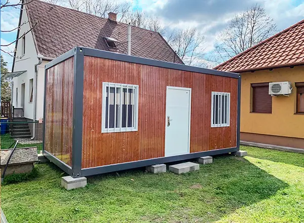 konténerház az udvaron